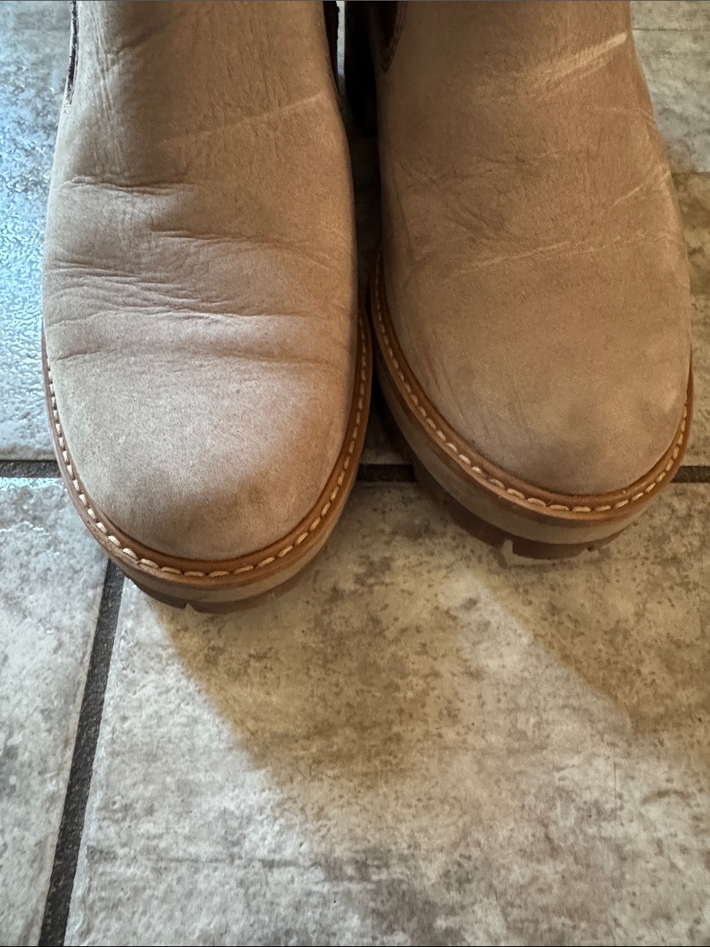 Timberland Women's Light Beige Chelsea Lug Boots - Picture 4 of 7